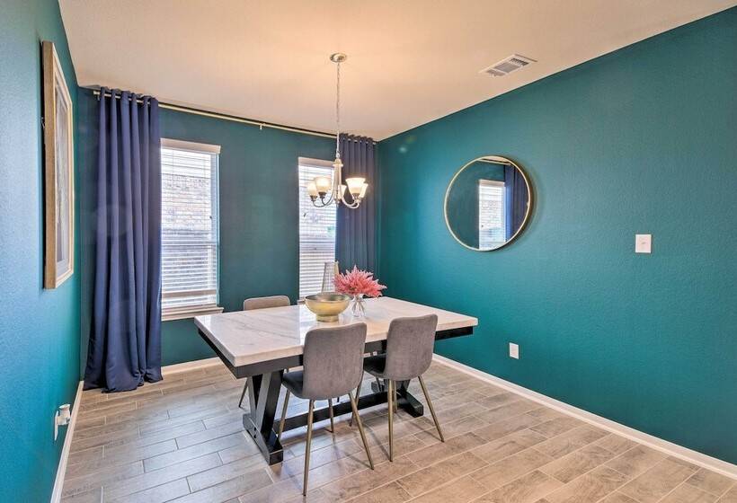 Houston Home W/ Private Yard   16 Mi To Dtwn