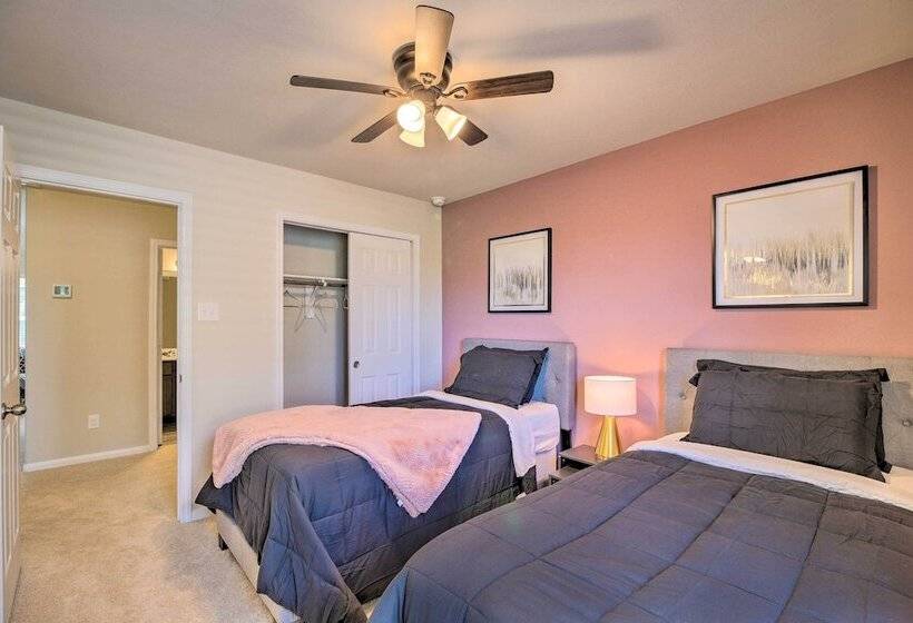 Houston Home W/ Private Yard   16 Mi To Dtwn