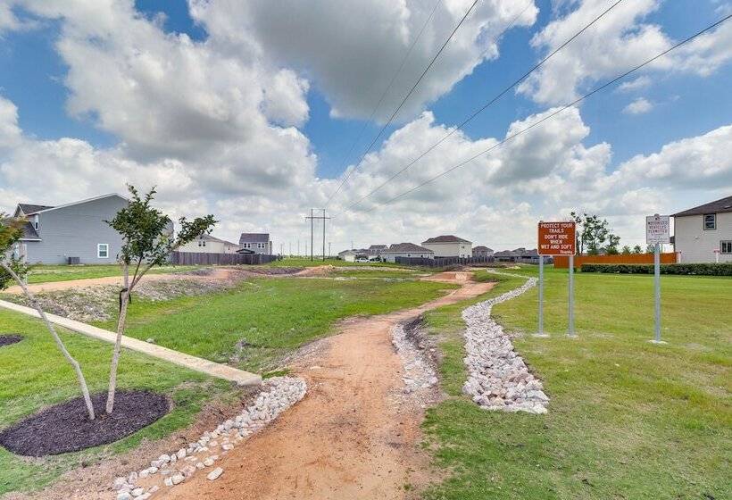 Jarrell Home W/ Playground + Pool Access!