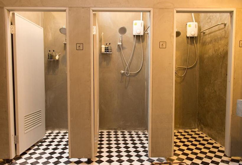 Khok Samet Chun Hostel