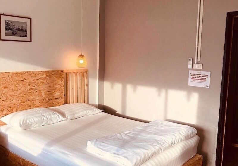 Khok Samet Chun Hostel
