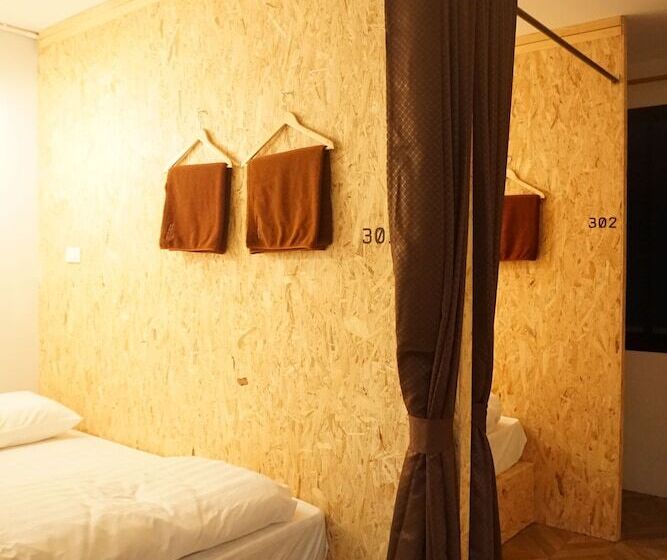 Khok Samet Chun Hostel