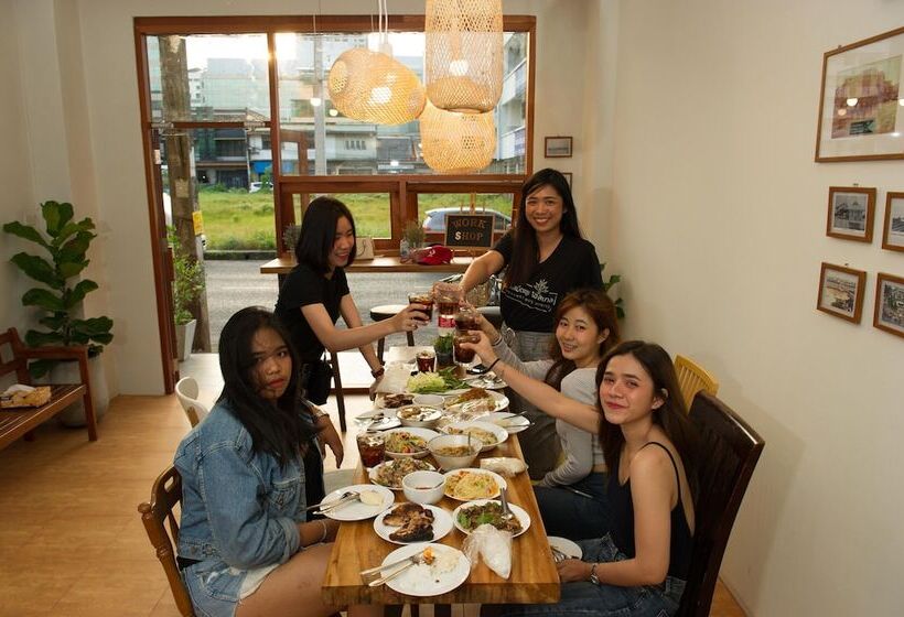 Khok Samet Chun Hostel