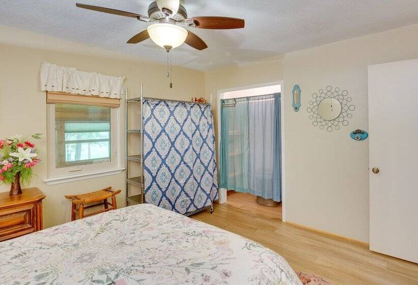 Kilgore Lakefront Home W/ Private Dock & Pier!