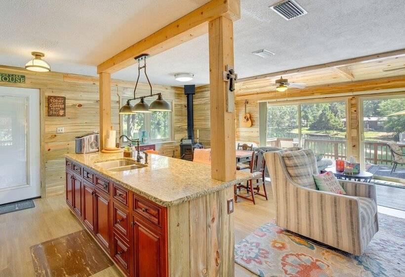 Kilgore Lakefront Home W/ Private Dock & Pier!