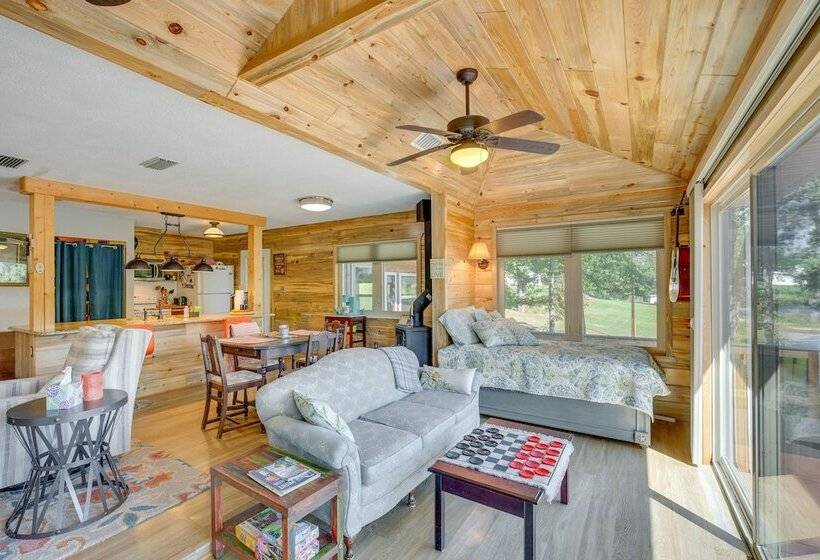 Kilgore Lakefront Home W/ Private Dock & Pier!