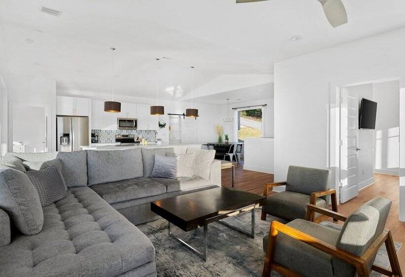 Lago Vista Home W/ Game Room & Outdoor Tub!