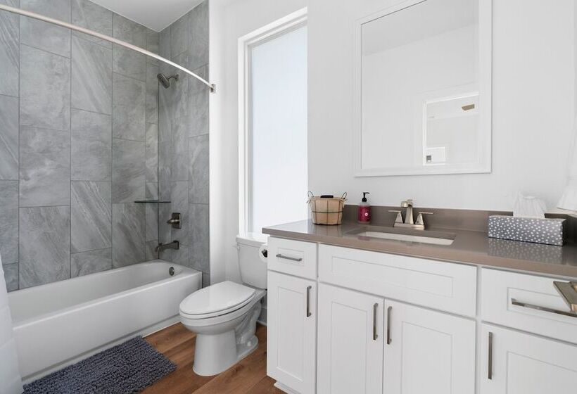 Lago Vista Home W/ Game Room & Outdoor Tub!