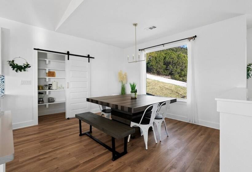 Lago Vista Home W/ Game Room & Outdoor Tub!