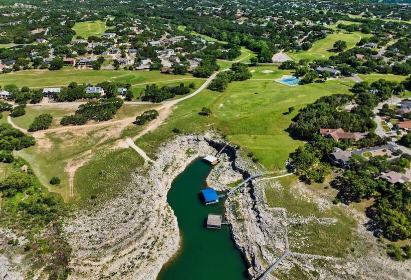 Lago Vista Home W/ Game Room & Outdoor Tub!