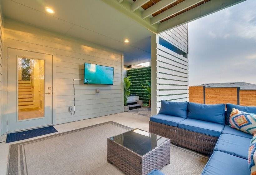 Lago Vista Home W/ Game Room & Outdoor Tub!