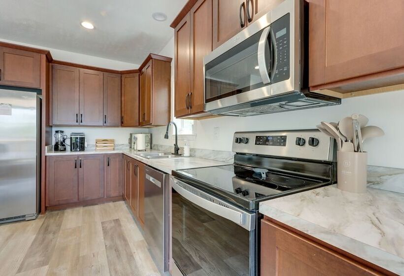 Private Dock + Fire Pit: Lake Of The Ozarks Home!