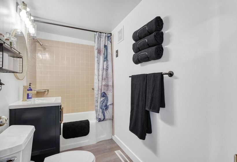 Lake Pepin Waterfront Cottage   Steps To Beach!