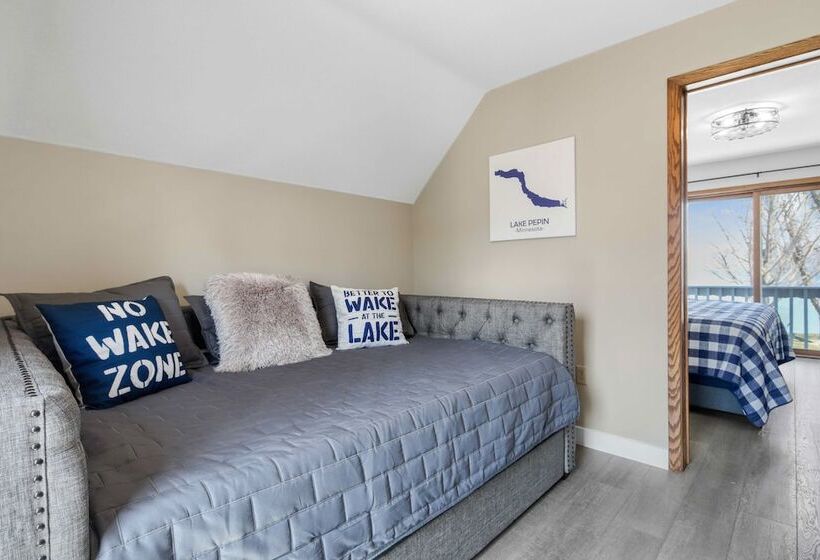 Lake Pepin Waterfront Cottage   Steps To Beach!