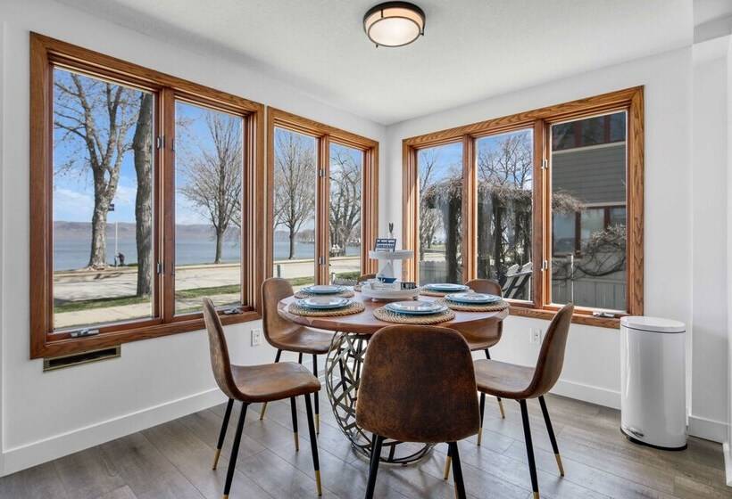Lake Pepin Waterfront Cottage   Steps To Beach!