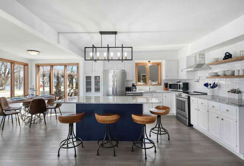 Lake Pepin Waterfront Cottage   Steps To Beach!