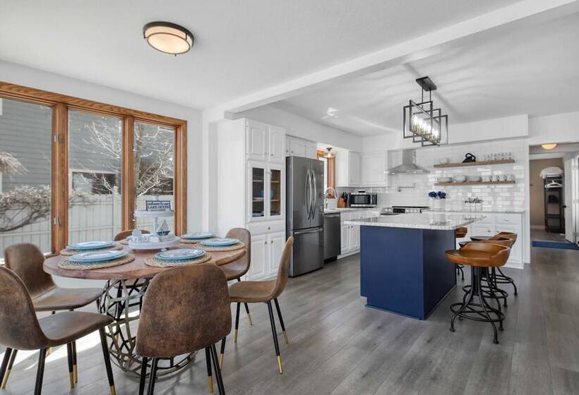 Lake Pepin Waterfront Cottage   Steps To Beach!