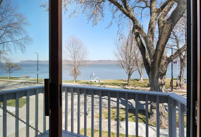 Lake Pepin Waterfront Cottage   Steps To Beach!