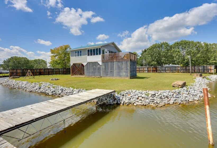 Lakefront Alabama Escape W/ Boat Dock & Fire Pit!