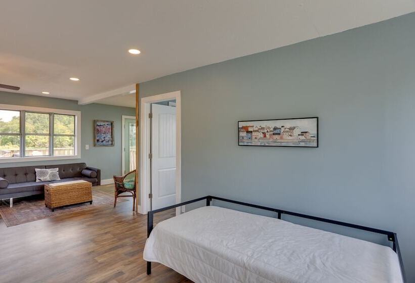 Lakefront Alabama Escape W/ Boat Dock & Fire Pit!