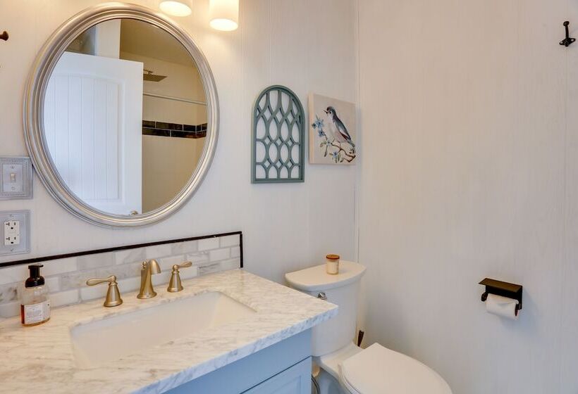 Lakefront Alabama Escape W/ Boat Dock & Fire Pit!