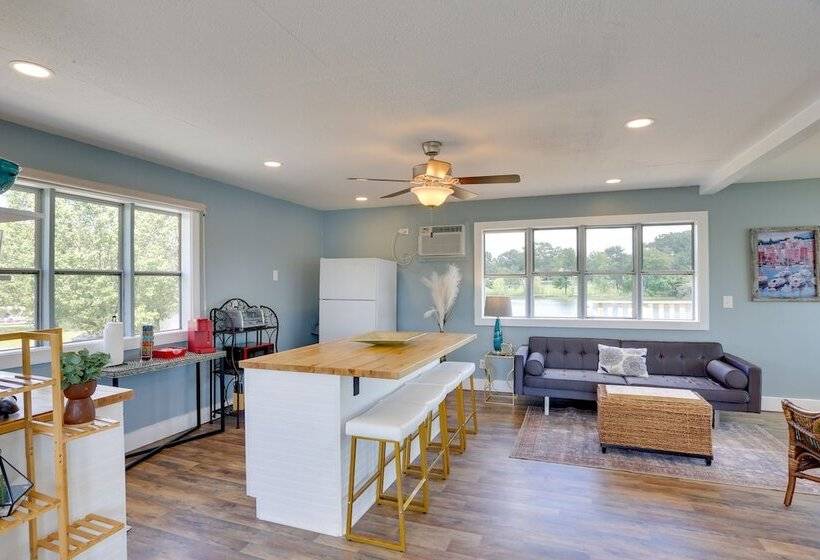 Lakefront Alabama Escape W/ Boat Dock & Fire Pit!