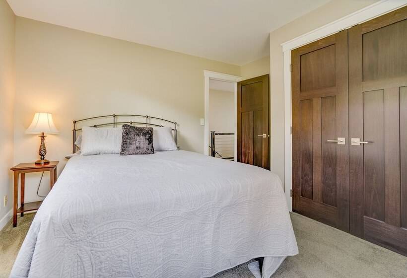 Lakefront Chippewa Falls Haven W/ Private Deck!