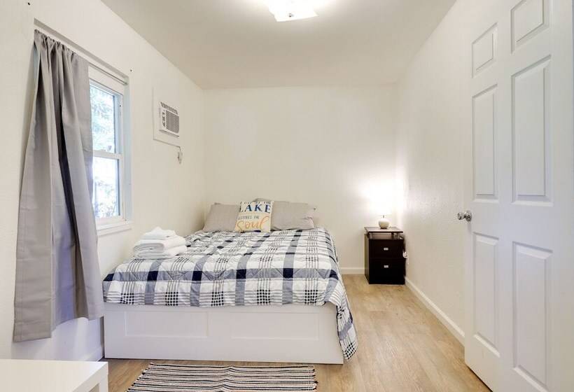 Quiet Lakefront Clearlake Vacation Rental!