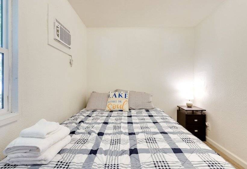 Quiet Lakefront Clearlake Vacation Rental!