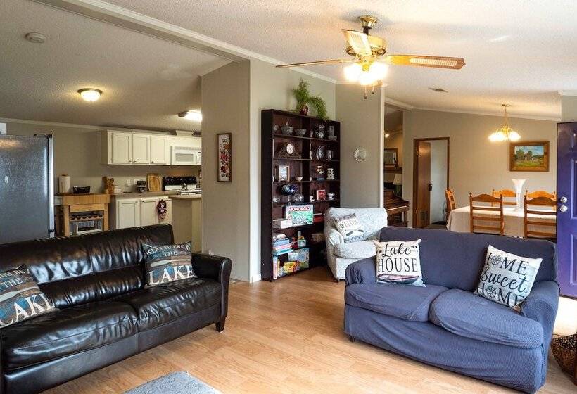 Lakefront Many Vacation Home W/ Kayaks!