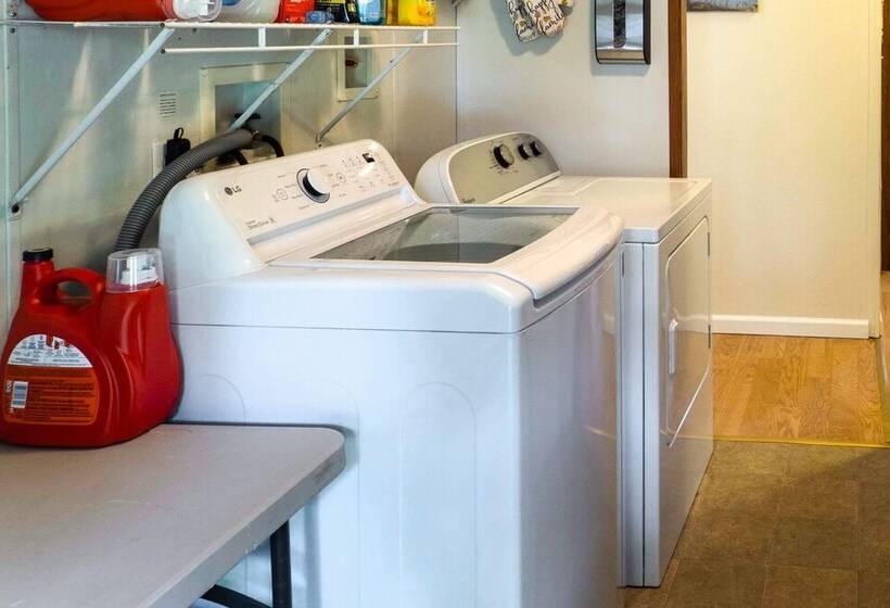 Lakefront Many Vacation Home W/ Kayaks!