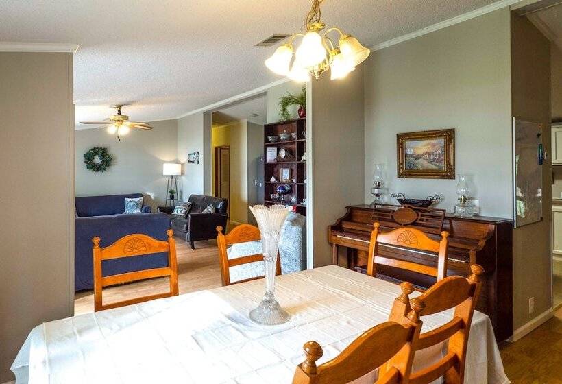 Lakefront Many Vacation Home W/ Kayaks!