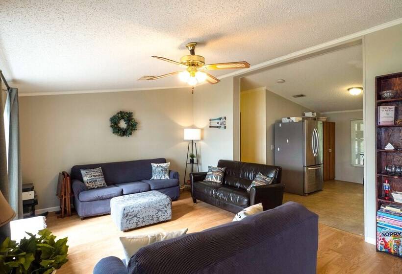 Lakefront Many Vacation Home W/ Kayaks!