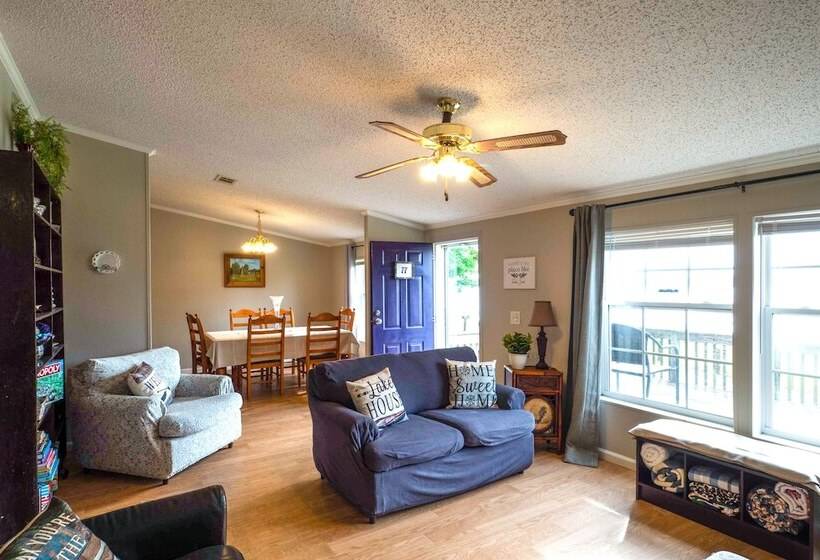 Lakefront Many Vacation Home W/ Kayaks!