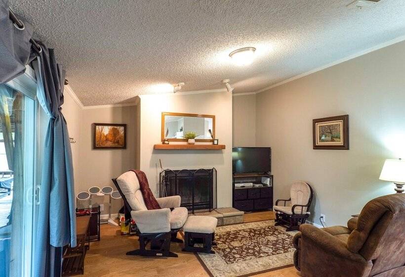 Lakefront Many Vacation Home W/ Kayaks!