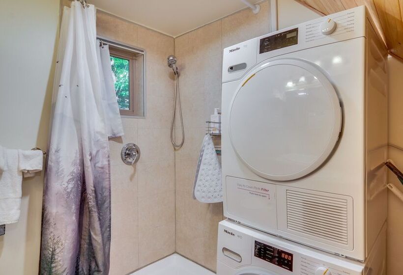 Lakefront Snohomish Cottage W/ Private Dock!