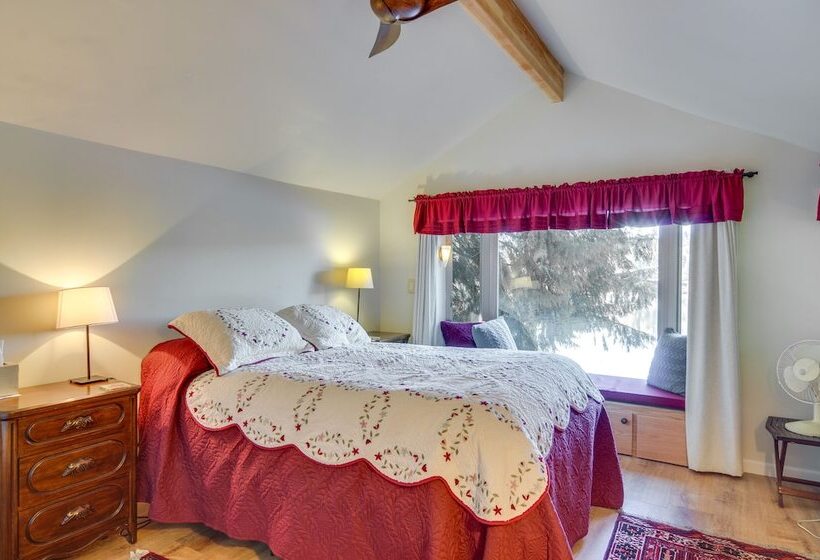 Lakefront Snohomish Cottage W/ Private Dock!