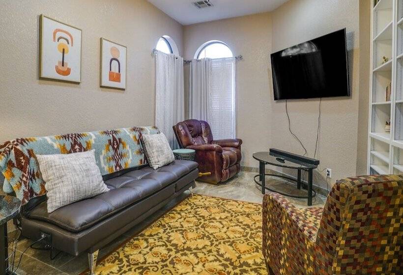 Las Cruces Home W/ Private Pool + Fire Pit!