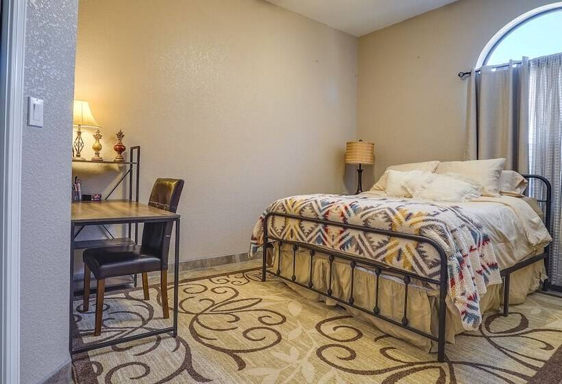 Las Cruces Home W/ Private Pool + Fire Pit!