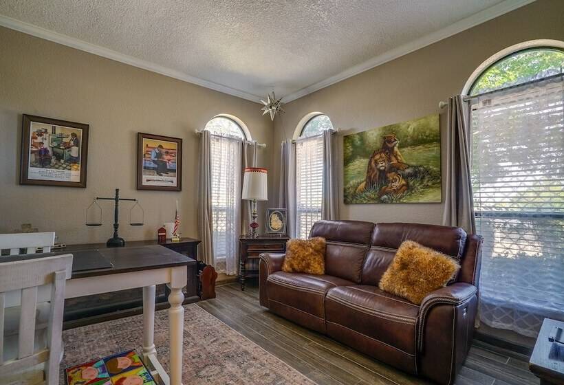 Las Cruces Home W/ Private Pool + Fire Pit!