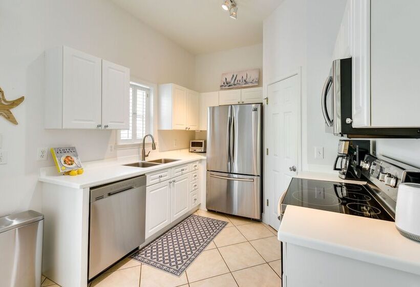 Lemoncello Cottage:  Walk To Blue Mountain Beach!