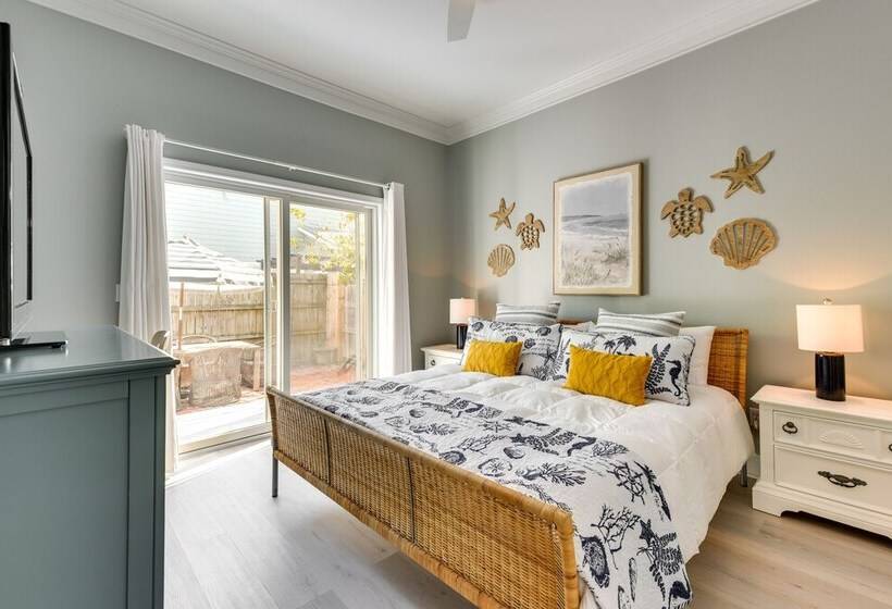Lemoncello Cottage:  Walk To Blue Mountain Beach!