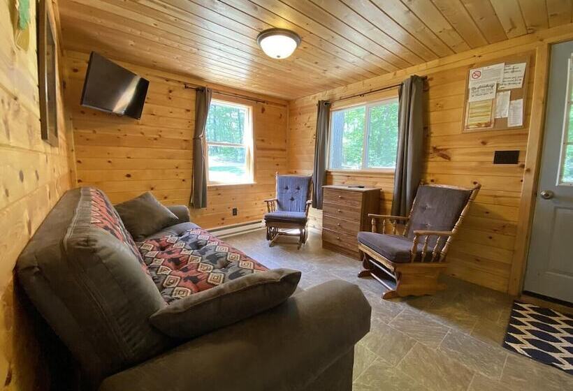Lincolnwood Cabin 3