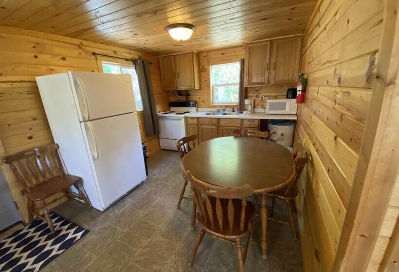 Lincolnwood Cabin 3