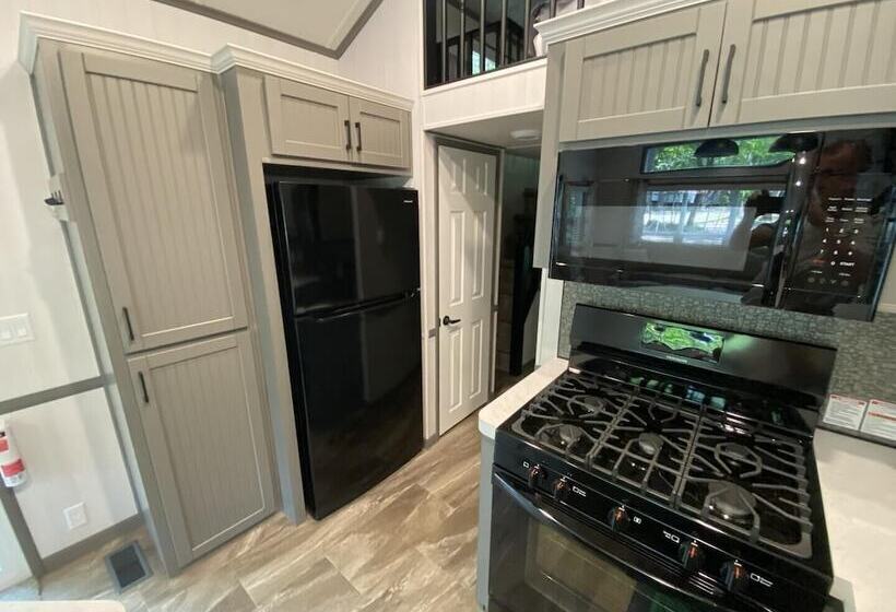 Lincolnwood Tiny House 13