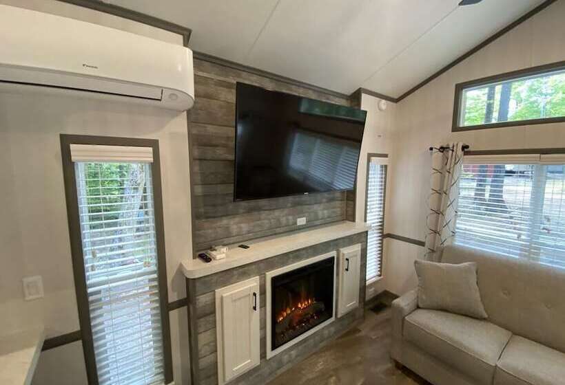 Lincolnwood Tiny House 13