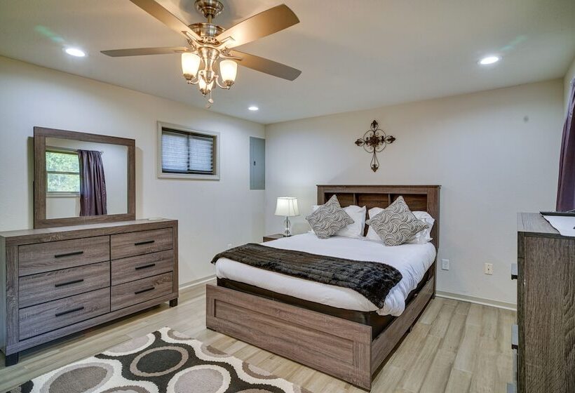 Louisiana Abode   Balcony, Pool Table & Lake Views