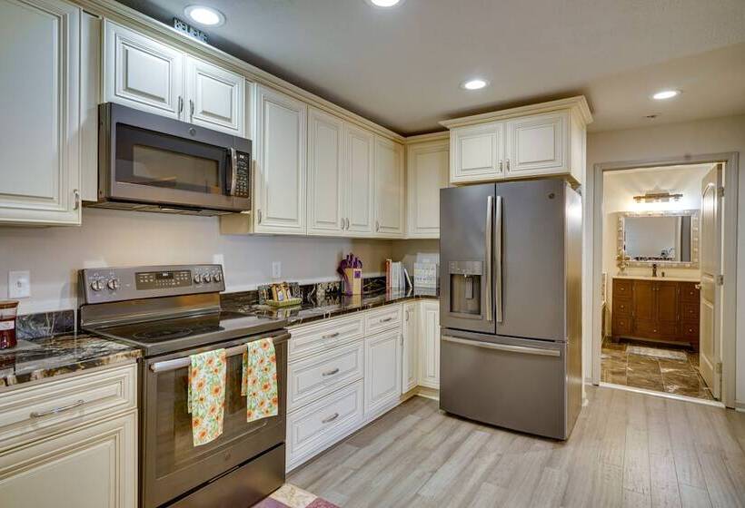 Louisiana Abode   Balcony, Pool Table & Lake Views