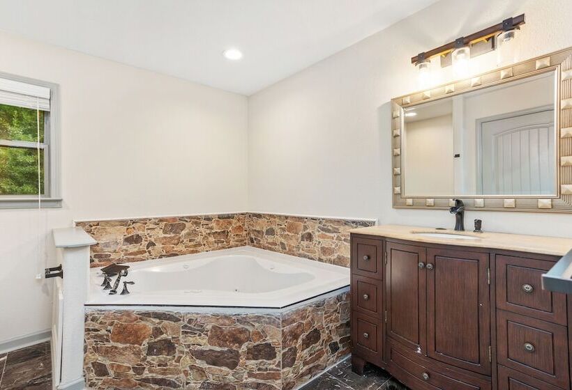 Louisiana Abode   Balcony, Pool Table & Lake Views