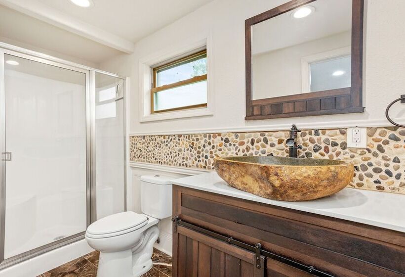 Louisiana Abode   Balcony, Pool Table & Lake Views